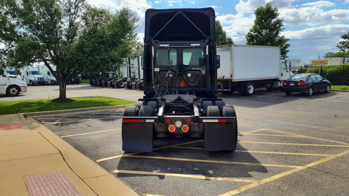 2020 Freightliner Cascadia in Bolingbrook, IL — photo 5