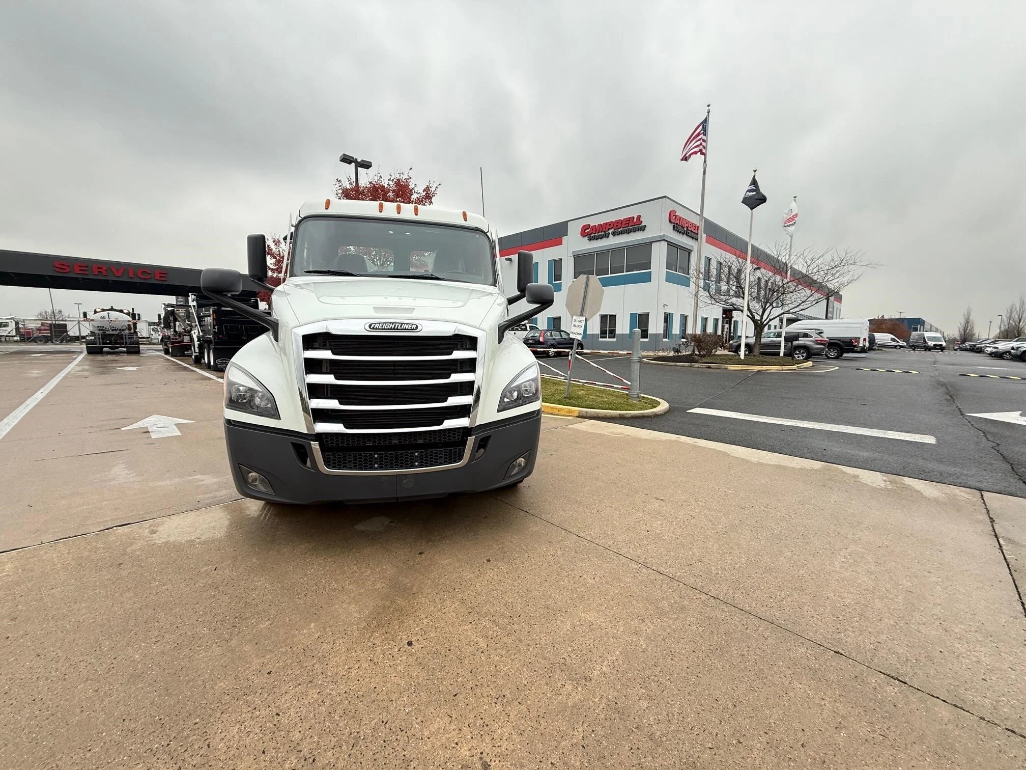 2021 Freightliner Cascadia in Midlantic, NJ — photo 2