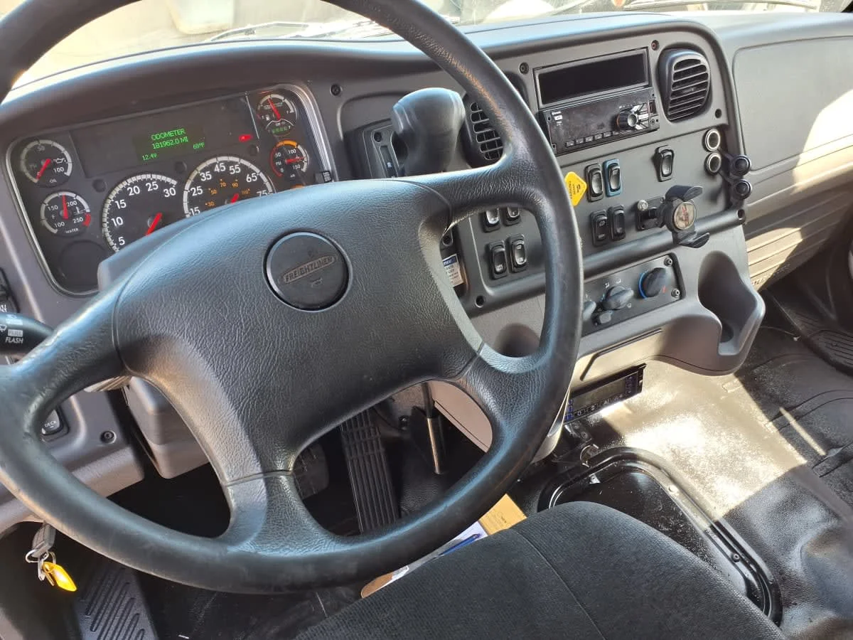 2020 Freightliner M2 106 - image 8