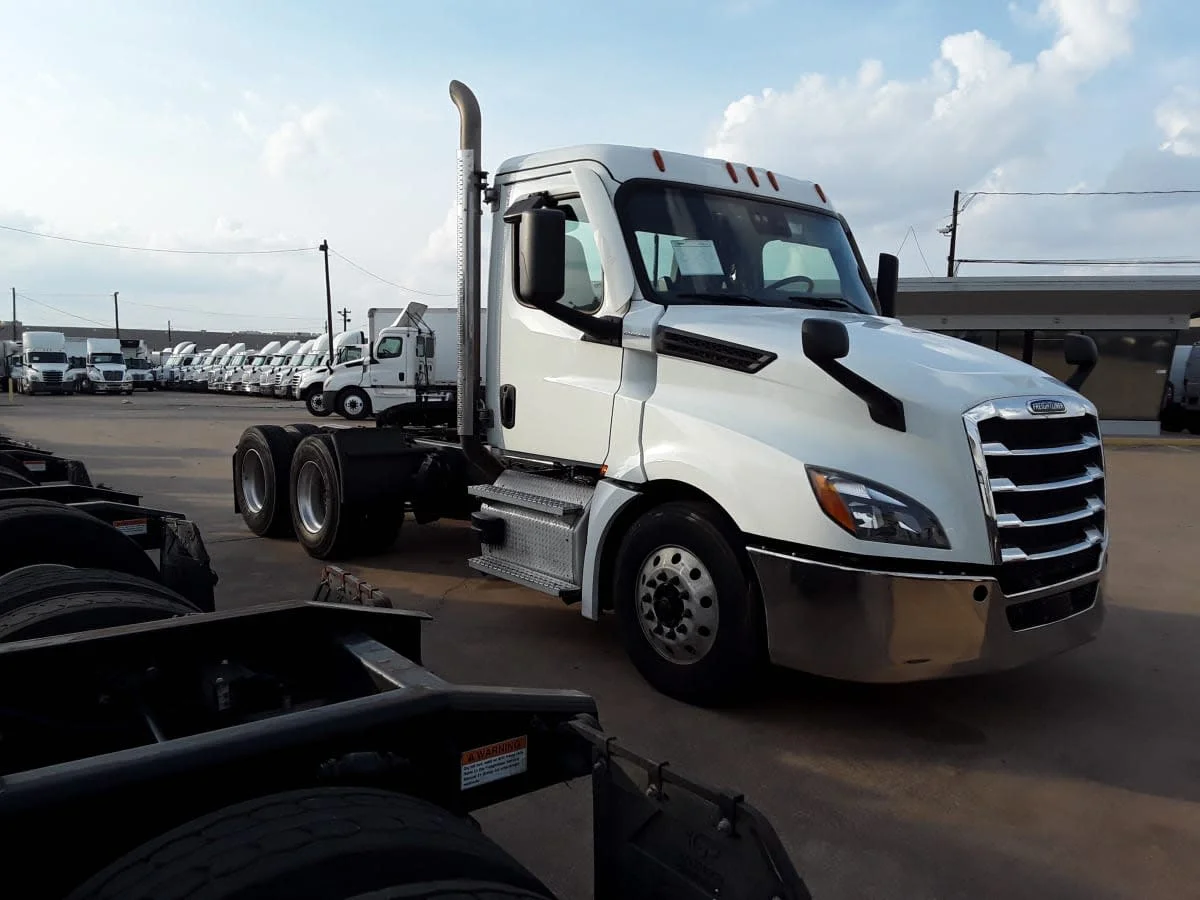 2021 Freightliner Cascadia - image 3