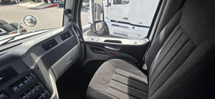 2023 Peterbilt 567 - image 13