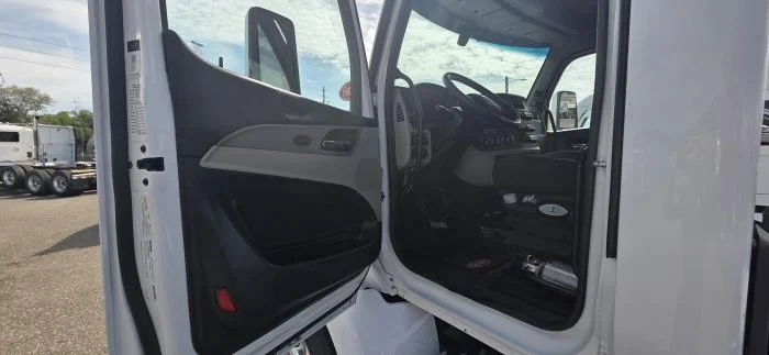 2023 Peterbilt 567 - image 11