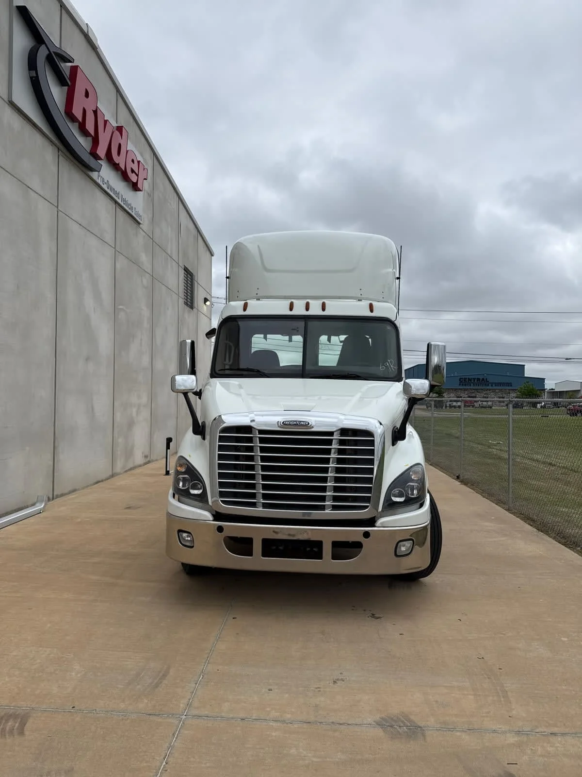 2018 Freightliner Cascadia in Oklahoma City, OK — photo 2