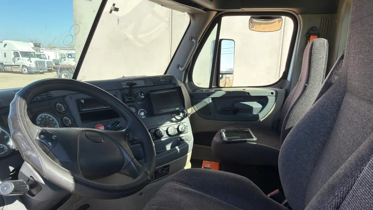 2018 Freightliner Cascadia in Oklahoma City, OK — photo 7