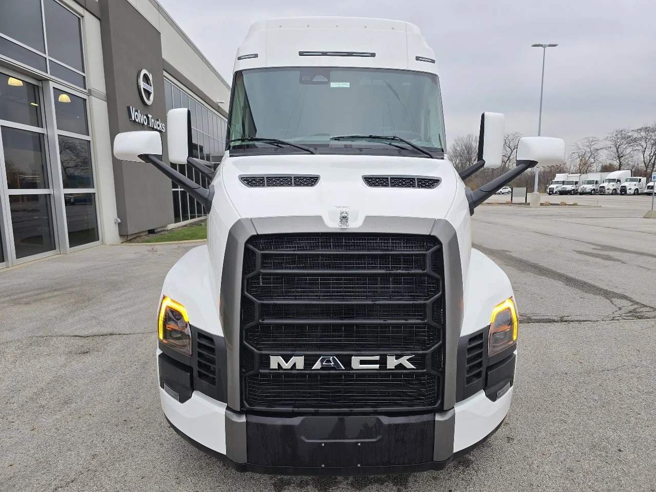 2026 Mack Pinnacle in Toledo, OH — photo 2