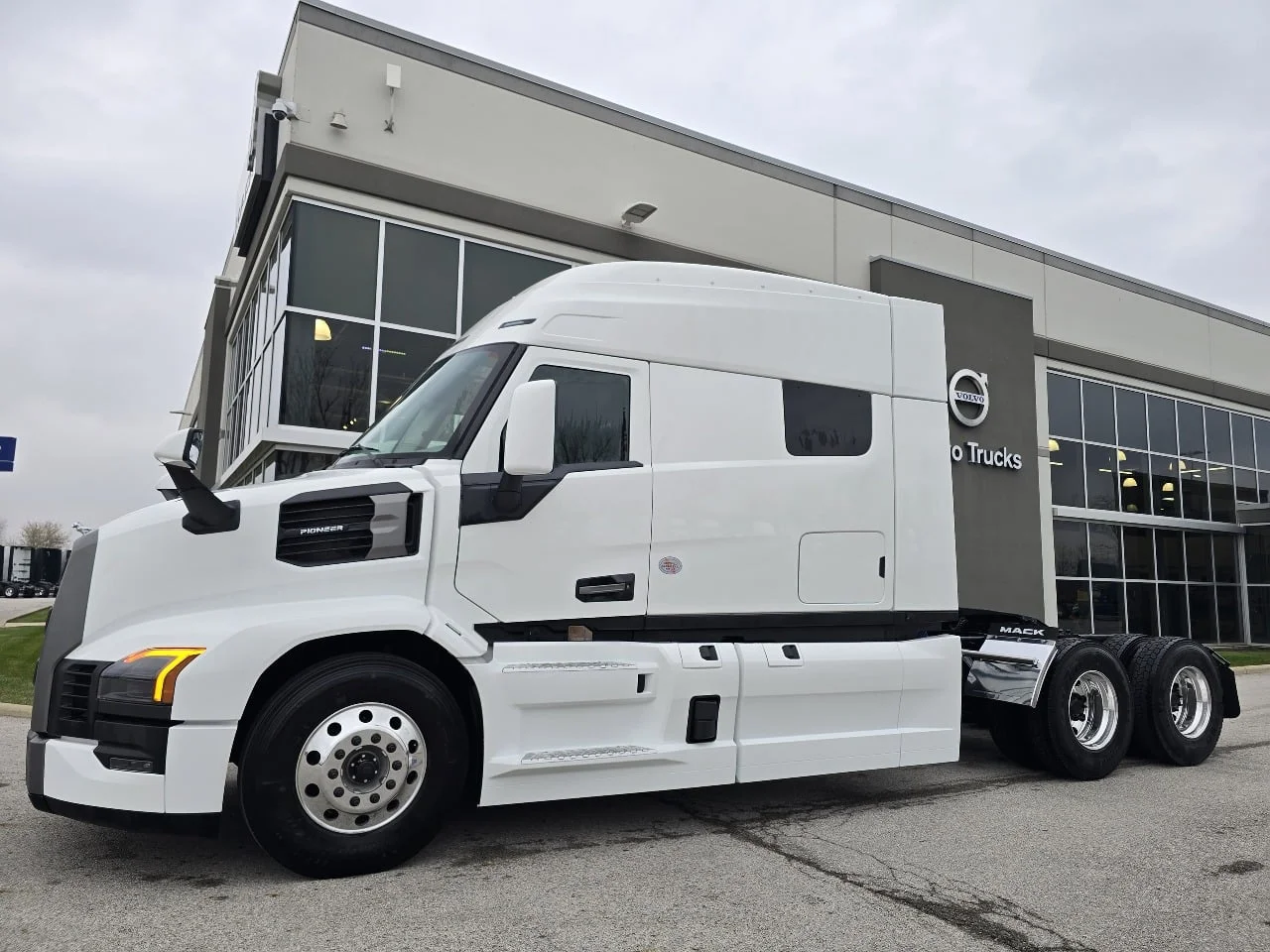 2026 Mack Pinnacle in Toledo, OH — photo 7