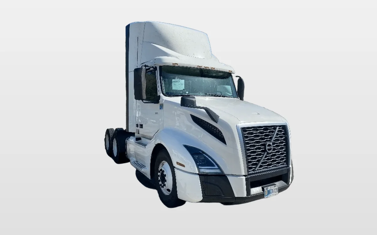 2020 Volvo - image 1