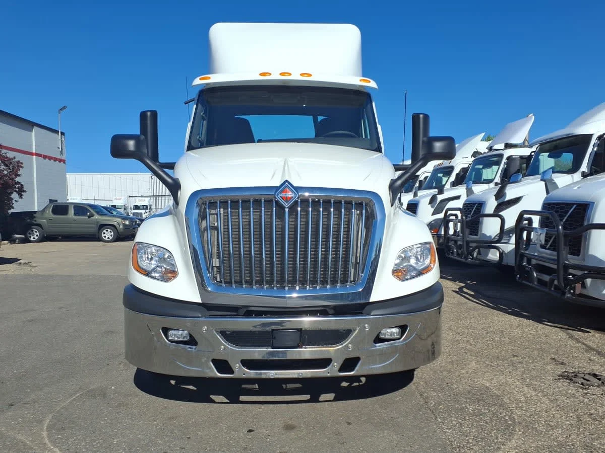 2019 International LT in Minneapolis, MN — photo 2
