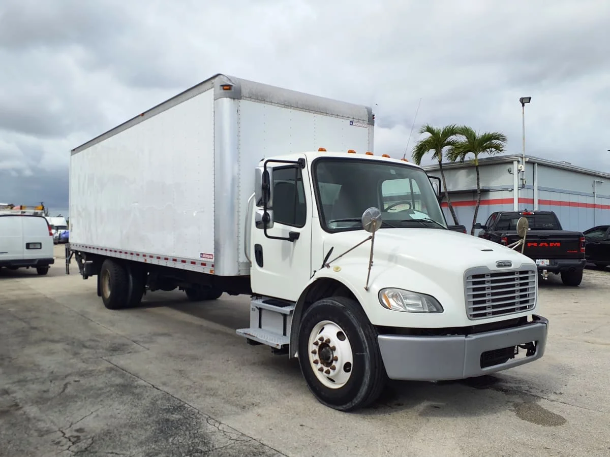 2018 Freightliner M2 106 in Miami, FL — photo 3