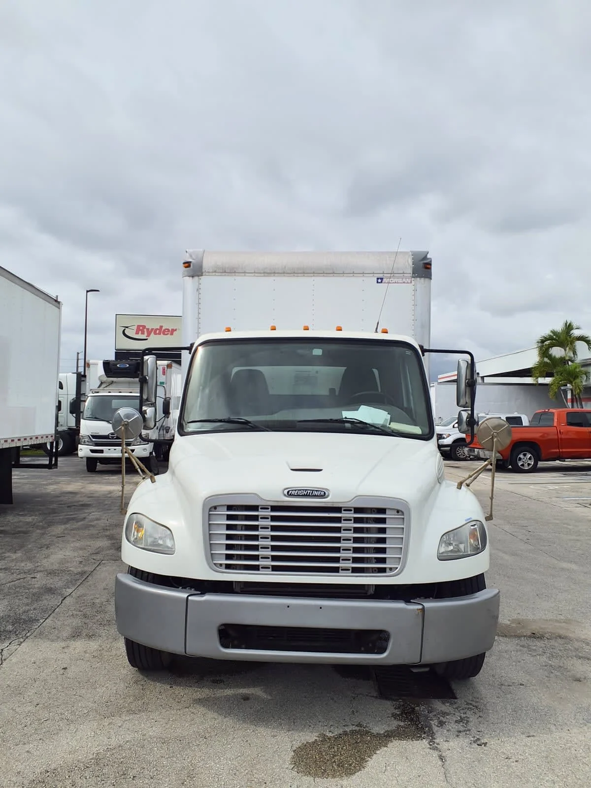 2018 Freightliner M2 106 in Miami, FL — photo 2
