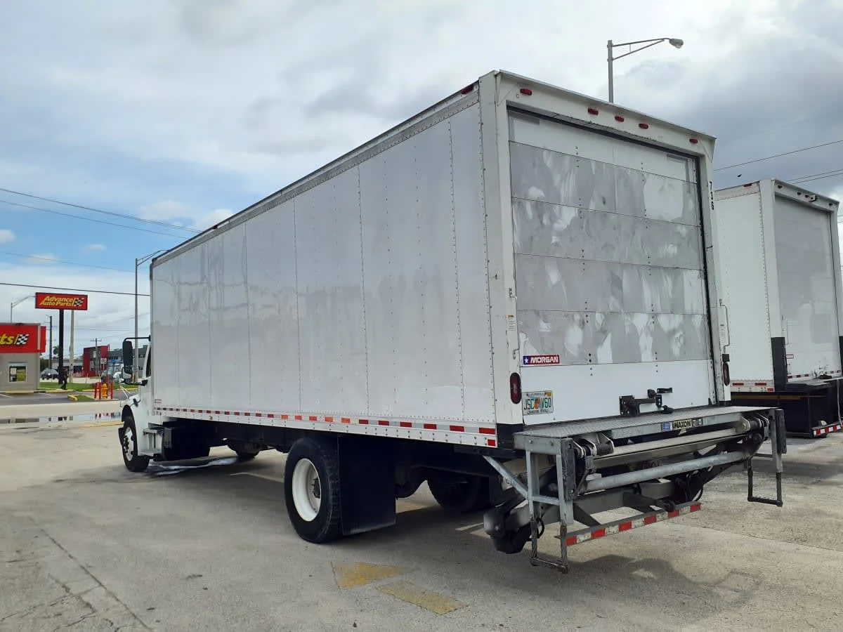 2018 Freightliner M2 106 in Miami, FL — photo 6