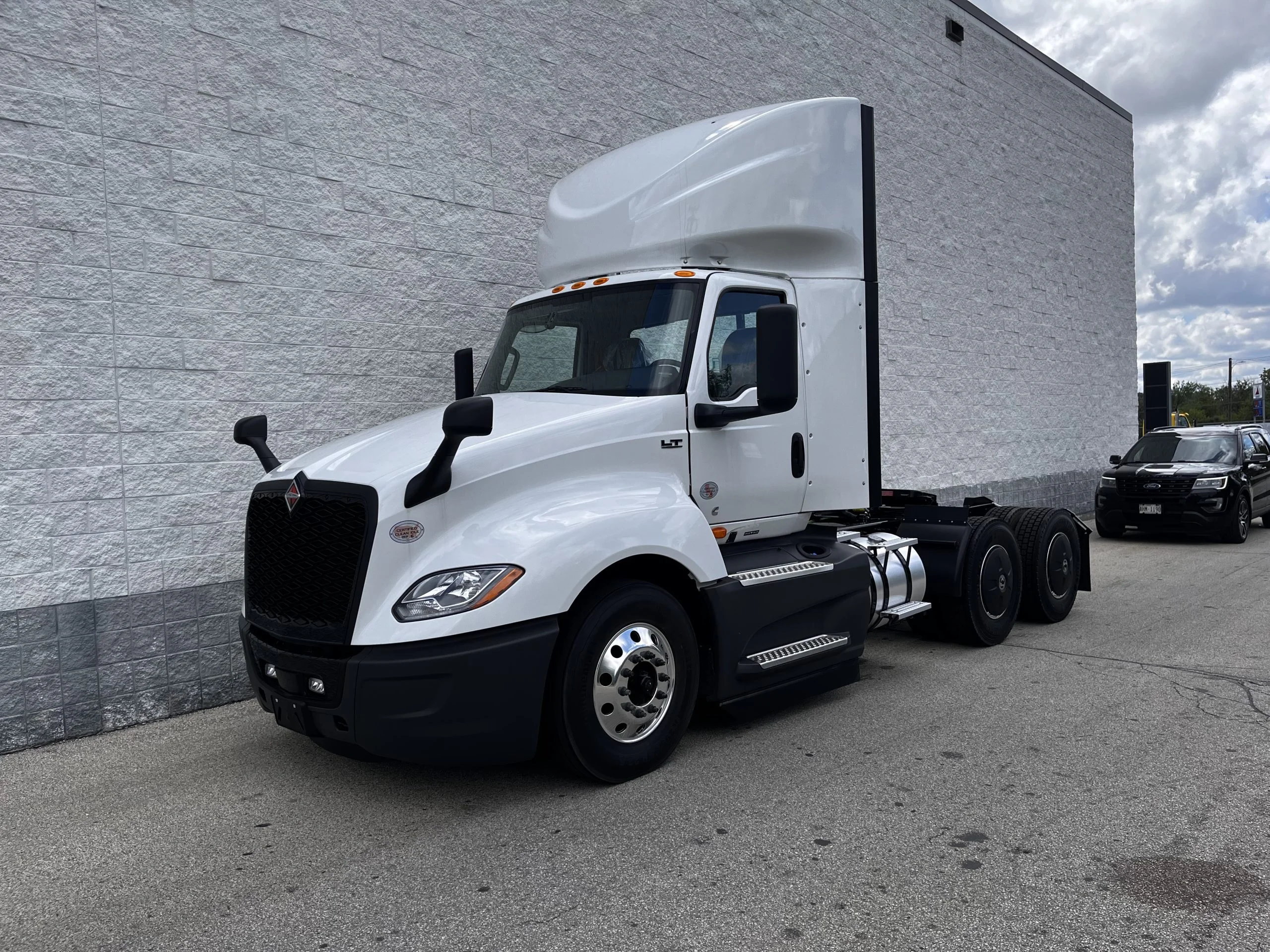 2025 International LT - image 4