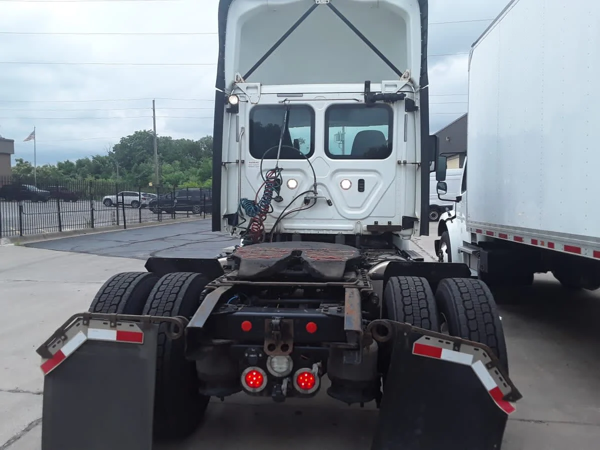 2018 Freightliner Cascadia - image 5