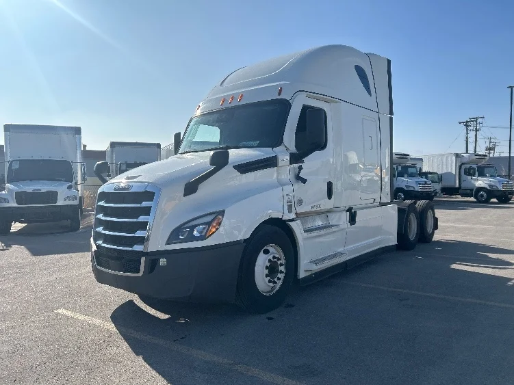 2021 Freightliner Cascadia in West Valley City, UT — photo 3