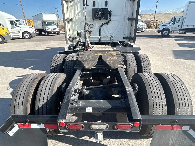 2021 Freightliner Cascadia in West Valley City, UT — photo 6