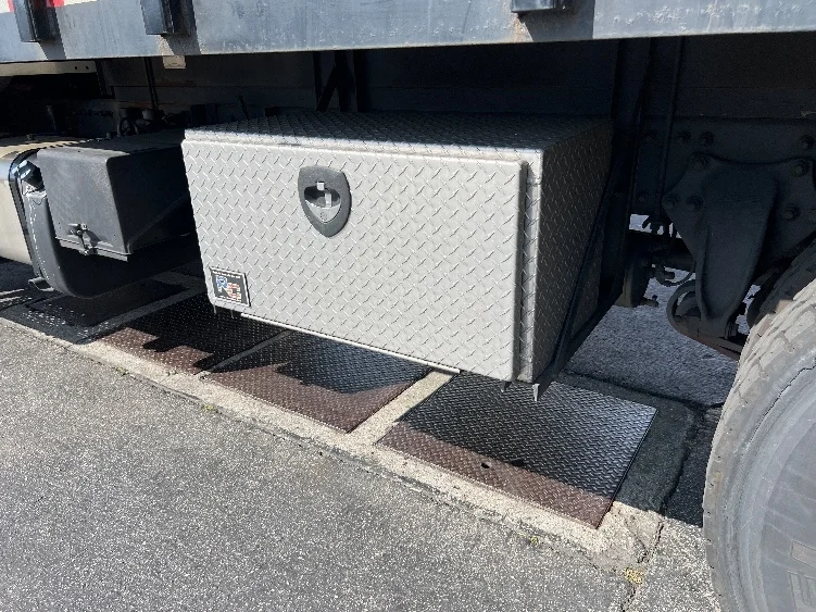 2019 Freightliner M2 106 - image 5