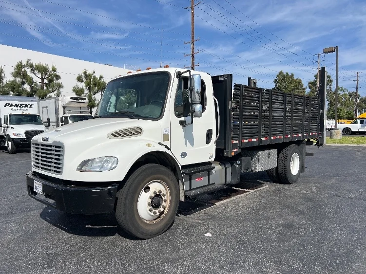2019 Freightliner M2 106 - image 3