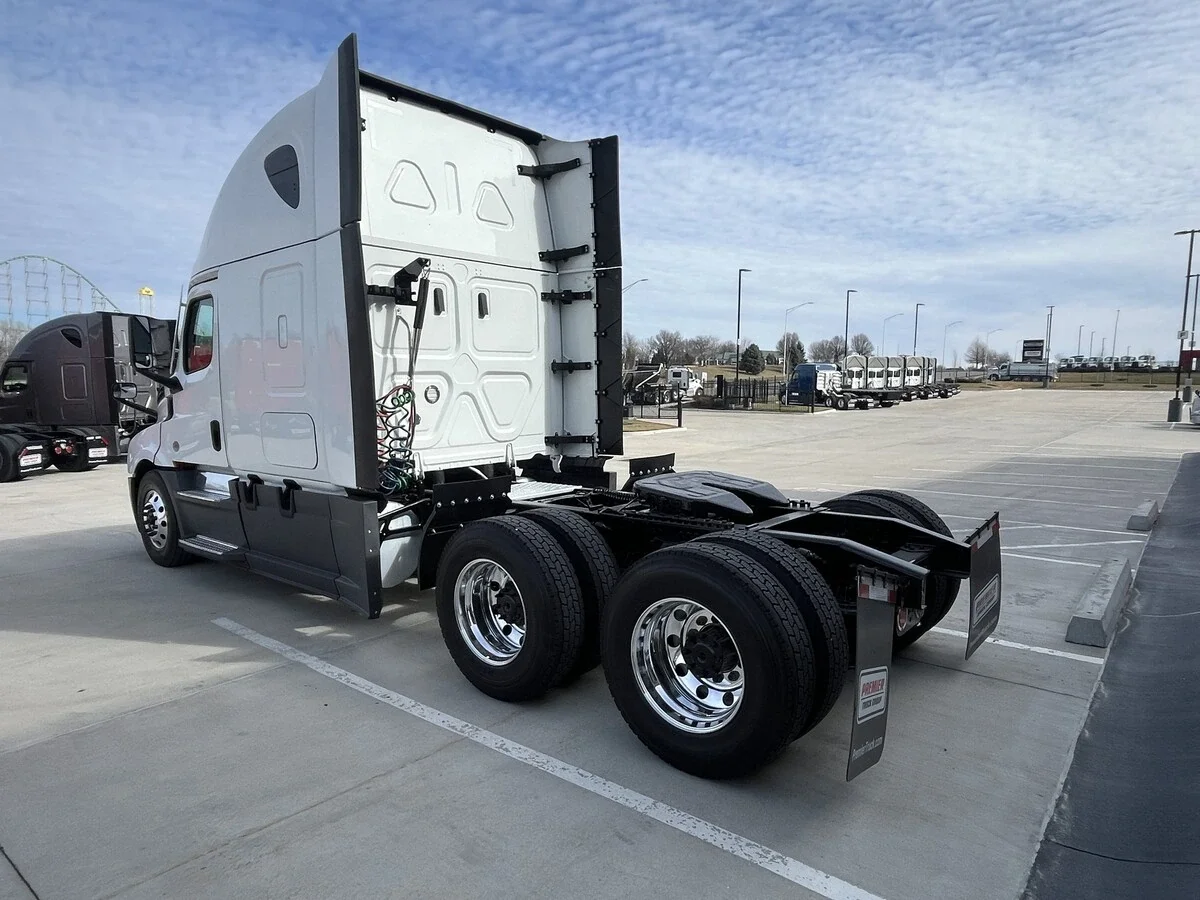 2024 Freightliner Cascadia - image 4