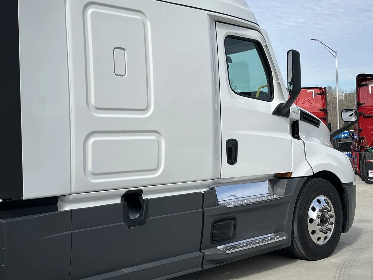 2024 Freightliner Cascadia - image 5