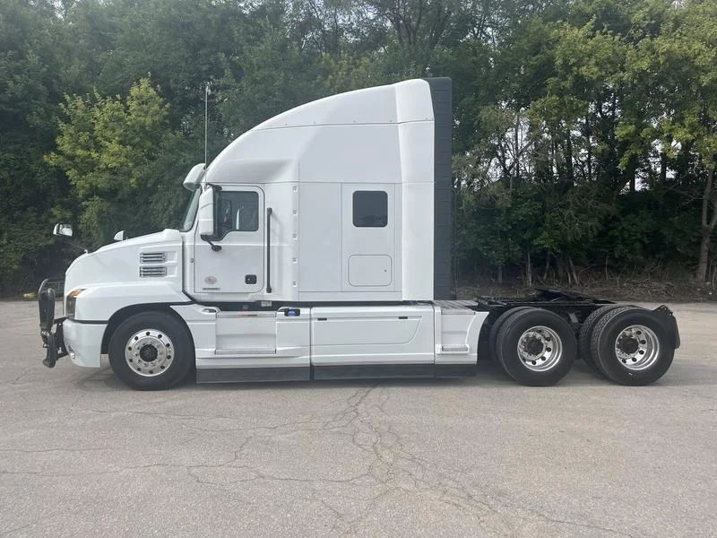 2023 Mack Anthem - image 2