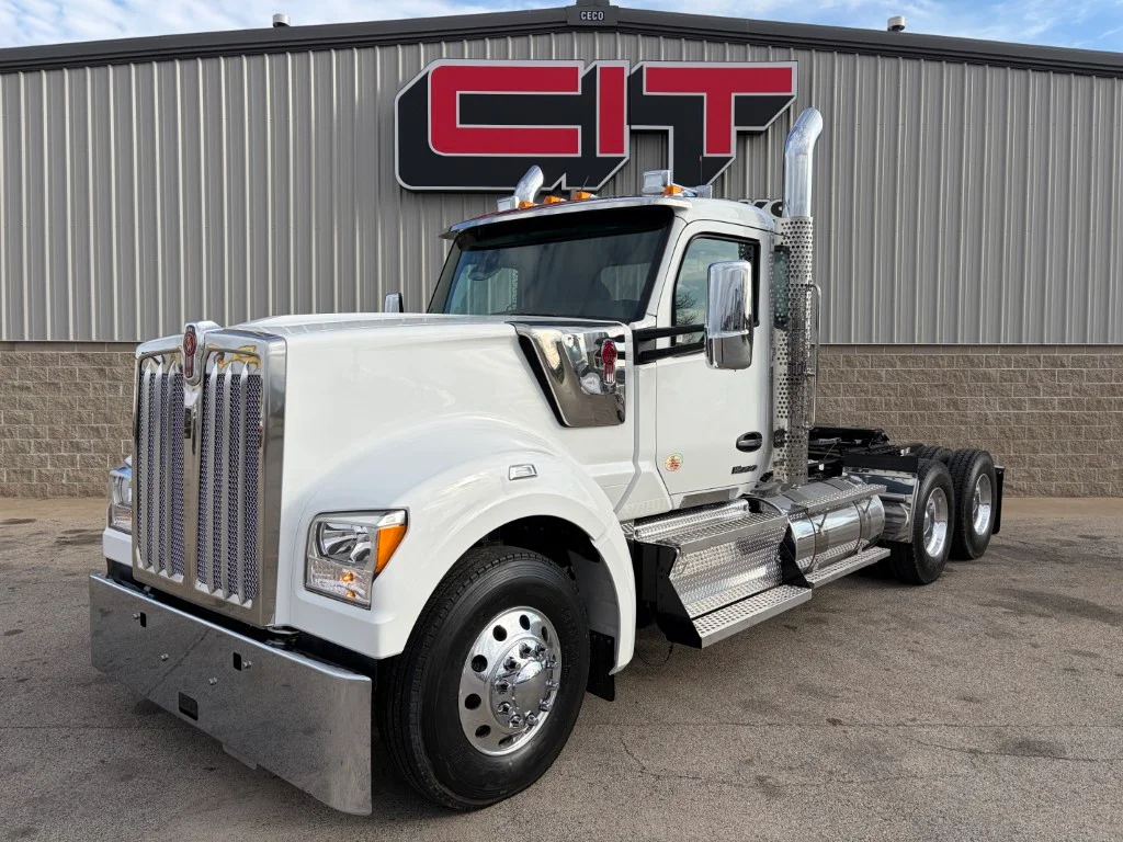 2027 Kenworth W990 in Morton, IL