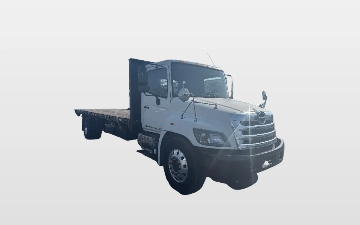 2017 Hino 268 - image 1