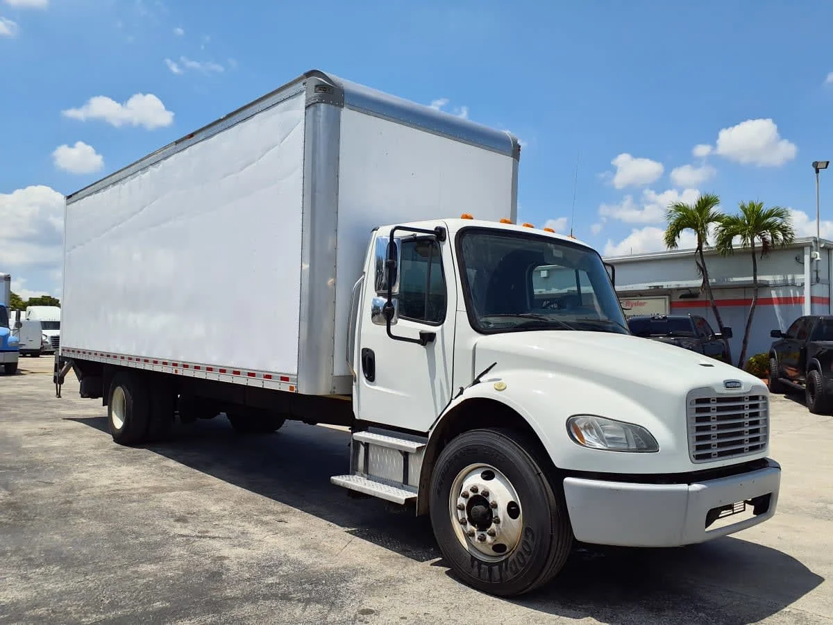 2019 Freightliner M2 106 in Miami, FL — photo 3