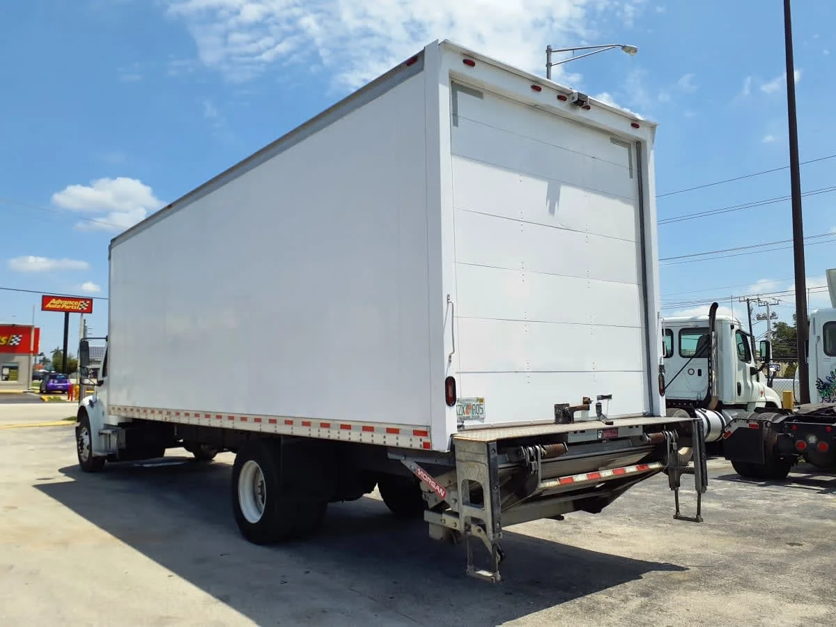2019 Freightliner M2 106 in Miami, FL — photo 6