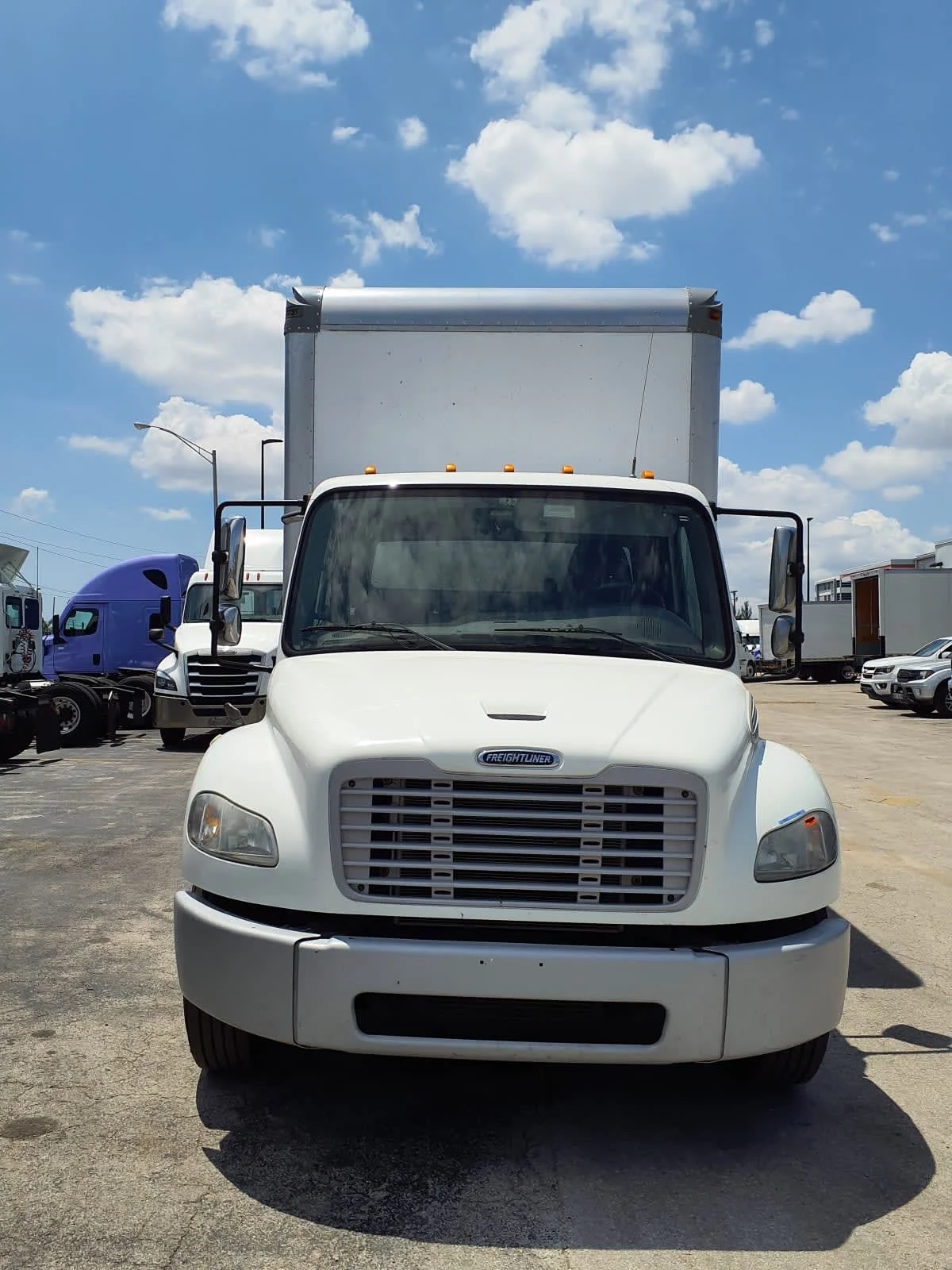 2019 Freightliner M2 106 in Miami, FL — photo 2