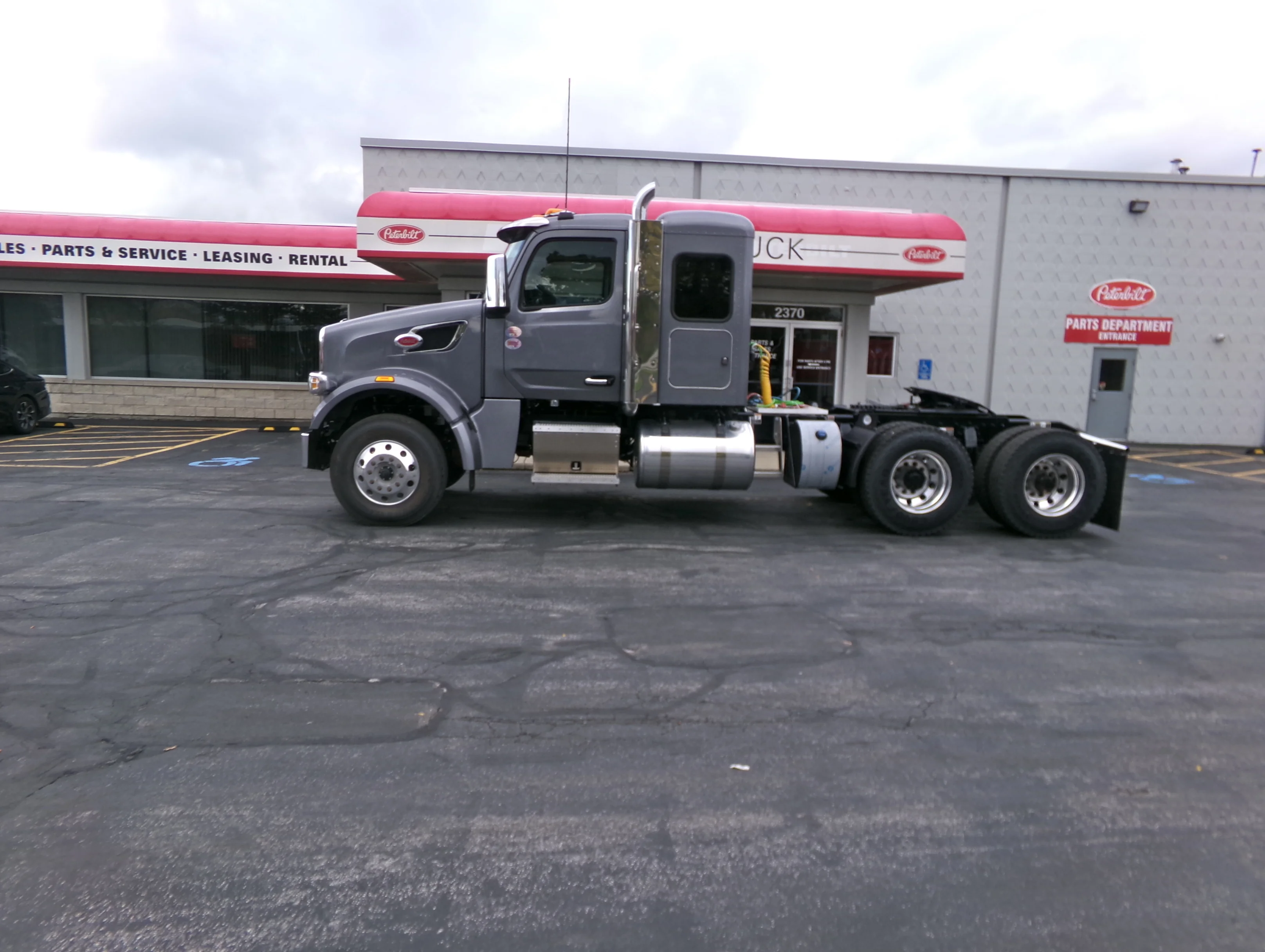 2025 Peterbilt 567 - image 3