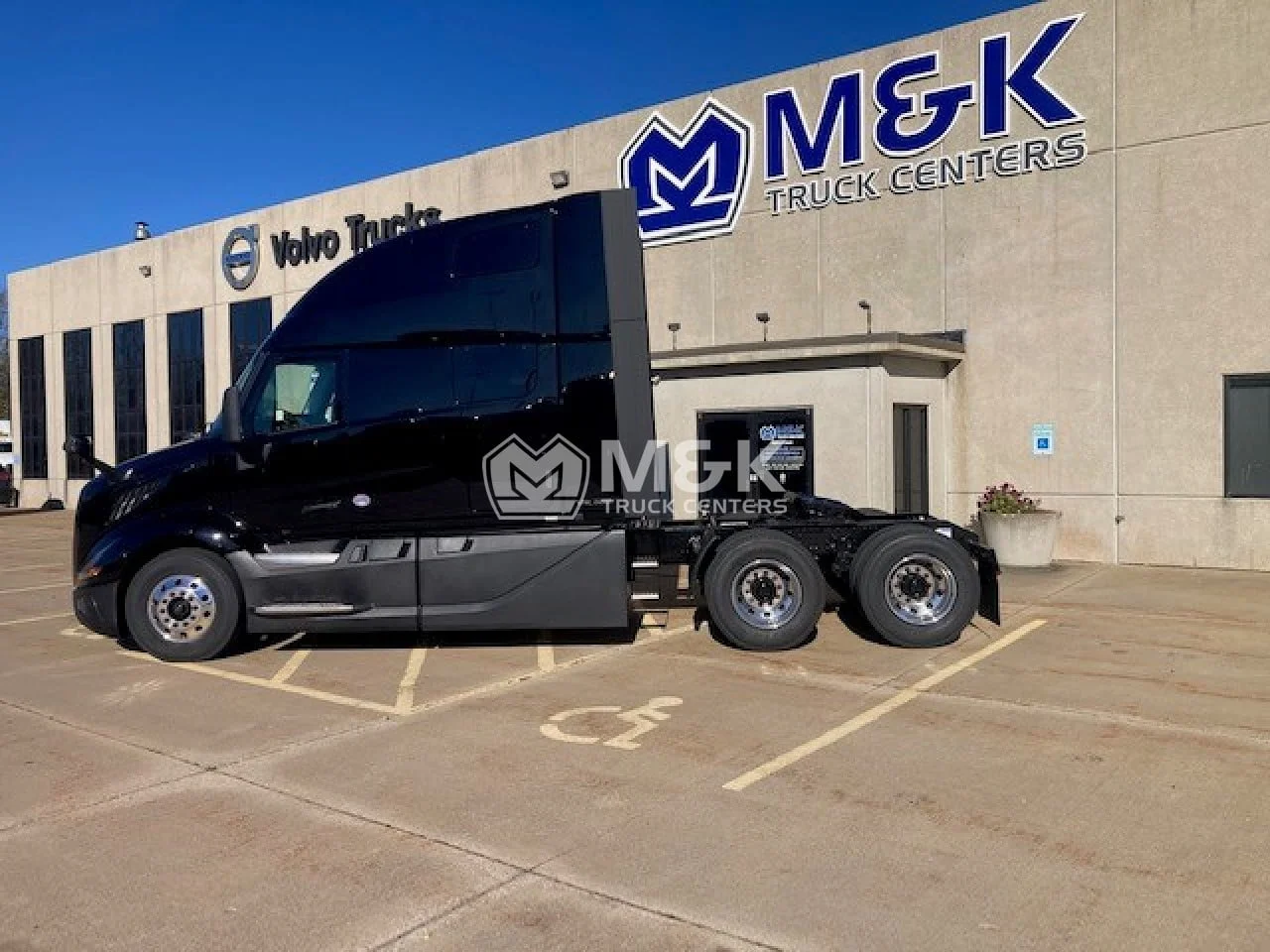 2026 Volvo VNL 860 in Amherst, OH