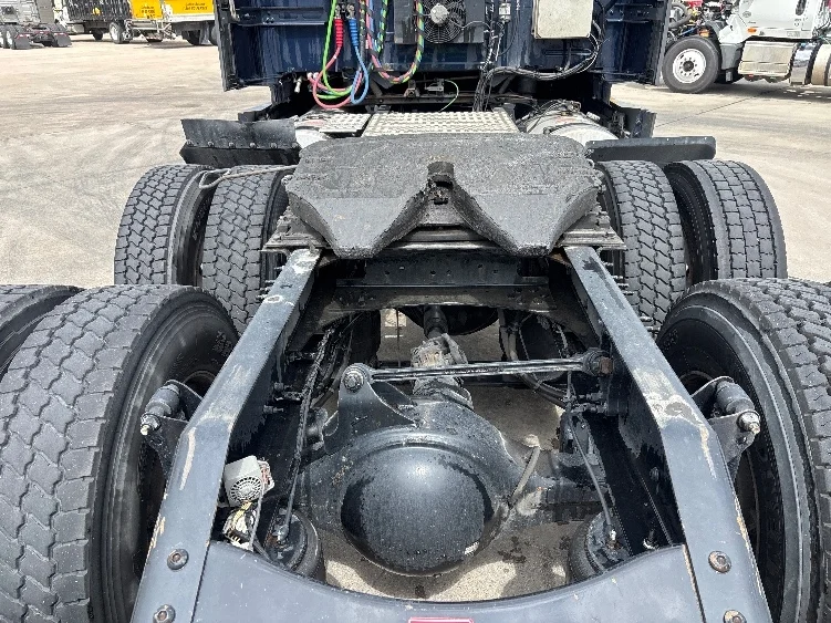 2020 Volvo VNL 760 - image 6