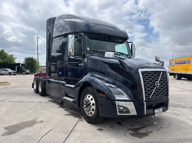 2020 Volvo VNL 760 in Arlington, TX