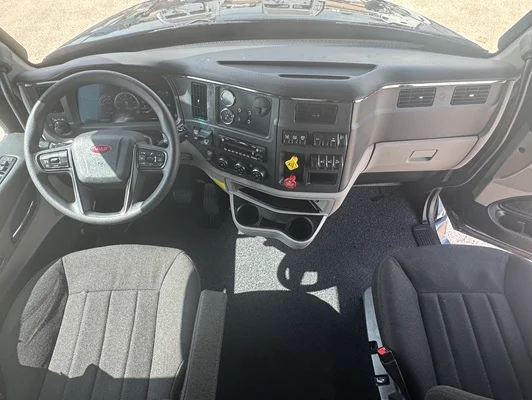 2023 Peterbilt 579 in Dallas, TX — photo 22