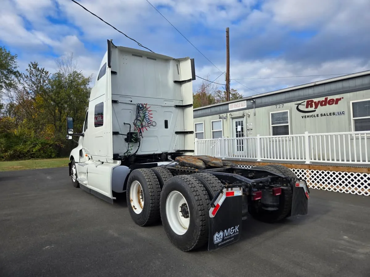 2020 International LT - image 6