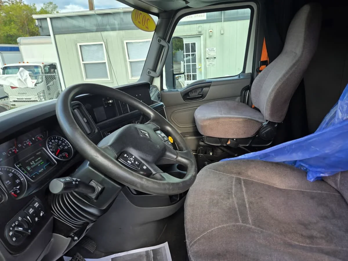 2020 International LT - image 7