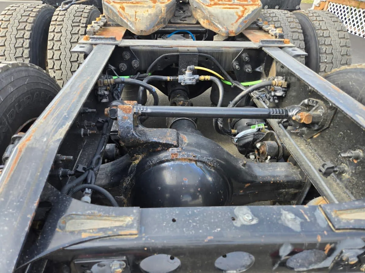 2020 International LT - image 10