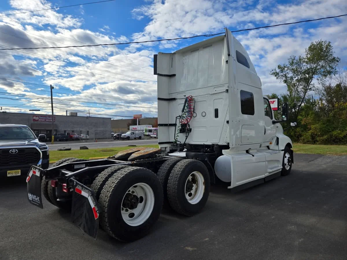 2020 International LT - image 4