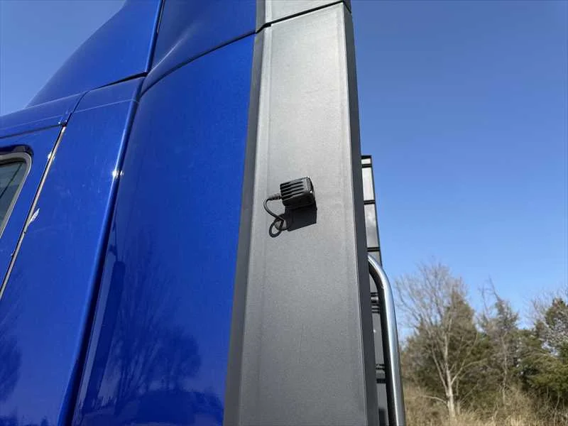 2024 Volvo VNR 640 - image 3