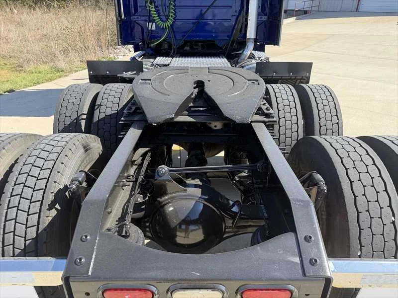 2024 Volvo VNR 640 - image 5