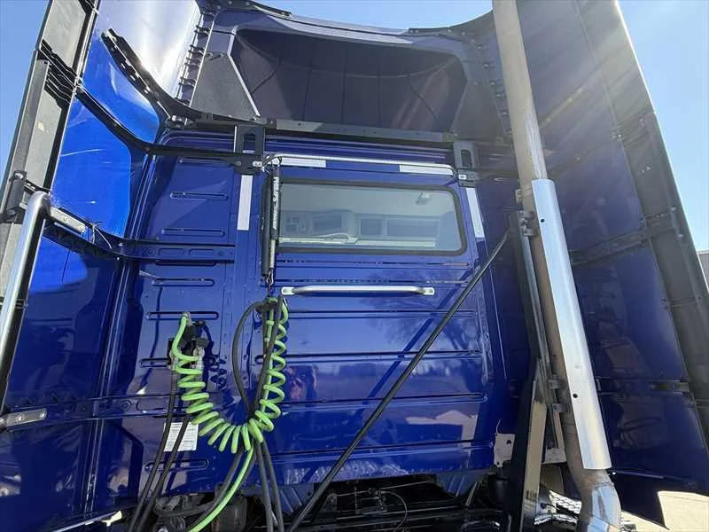 2024 Volvo VNR 640 - image 6