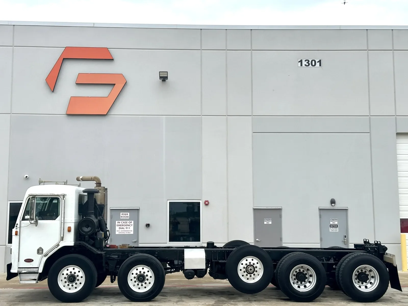 2002 Peterbilt in Hutchins, TX — photo 4