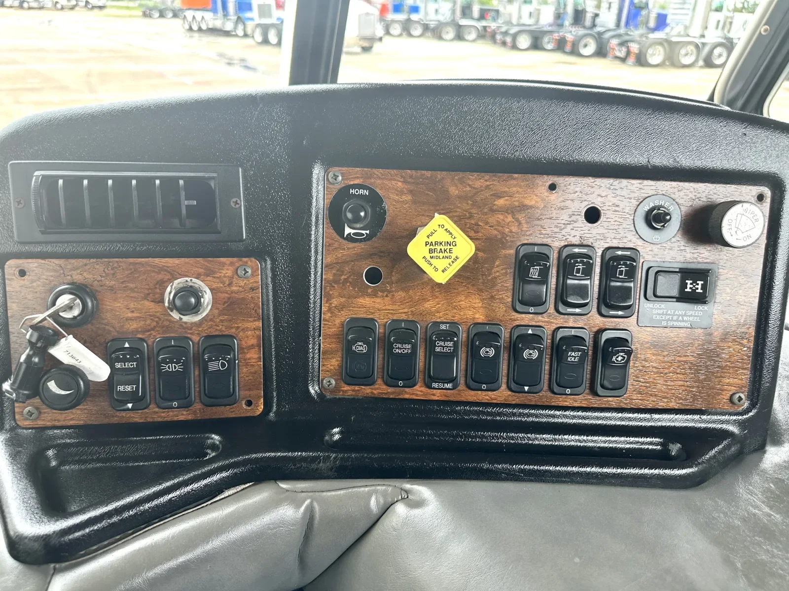 2002 Peterbilt in Hutchins, TX — photo 17