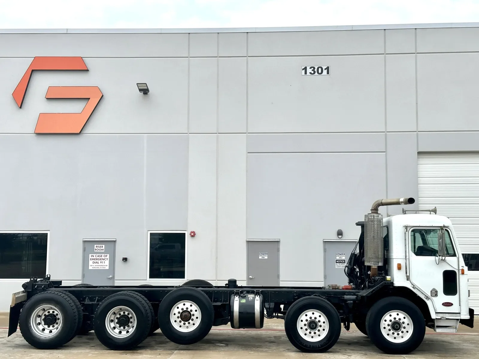 2002 Peterbilt in Hutchins, TX — photo 3