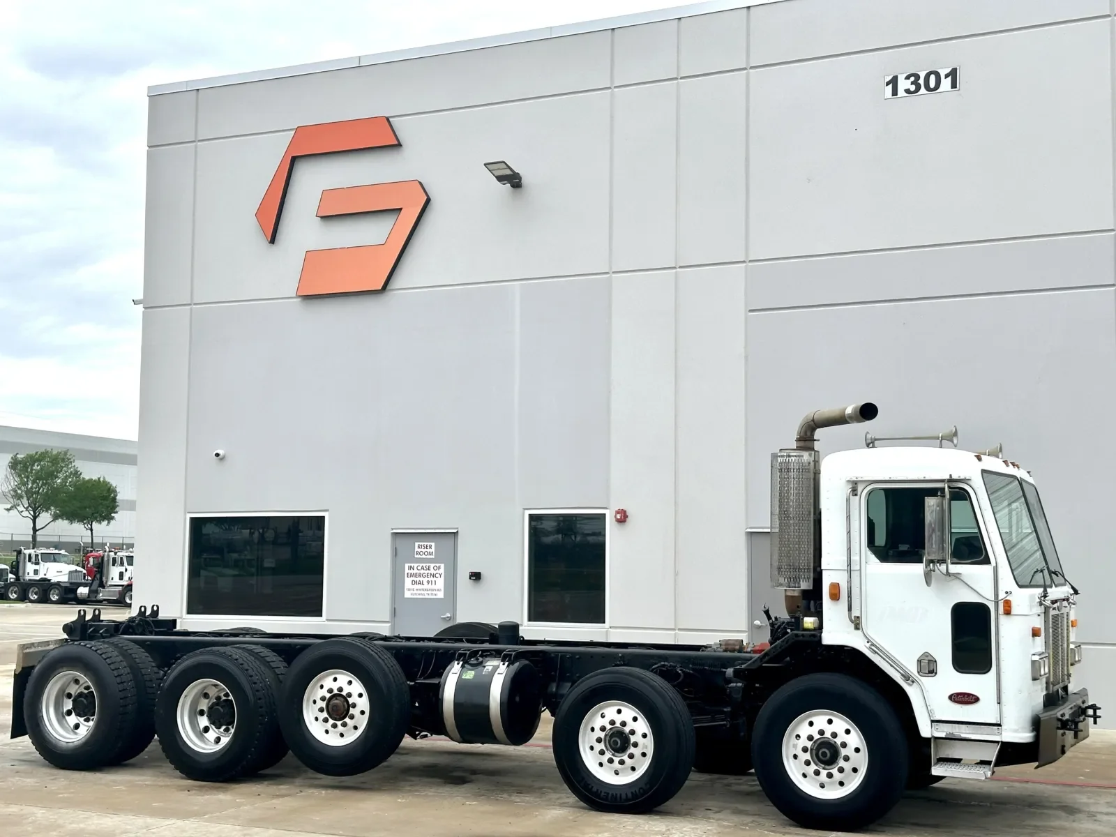 2002 Peterbilt in Hutchins, TX