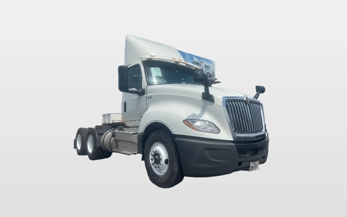 2019 International LT - image 1