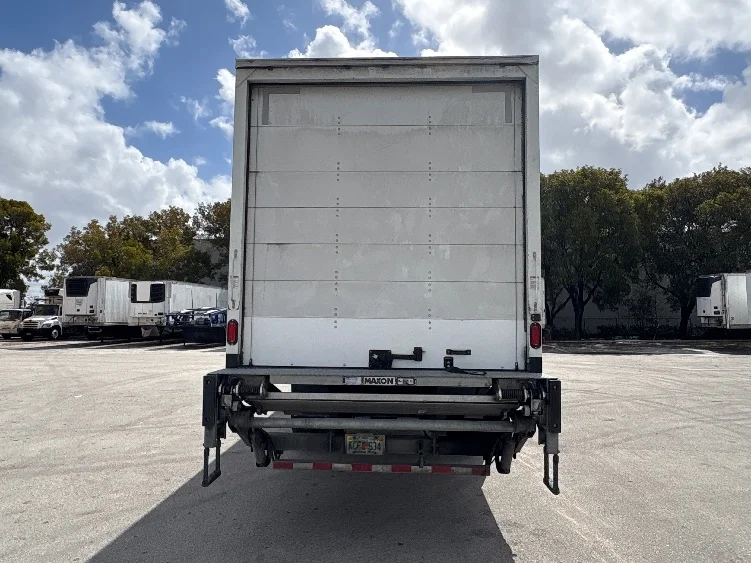 2019 Hino 268 - image 7