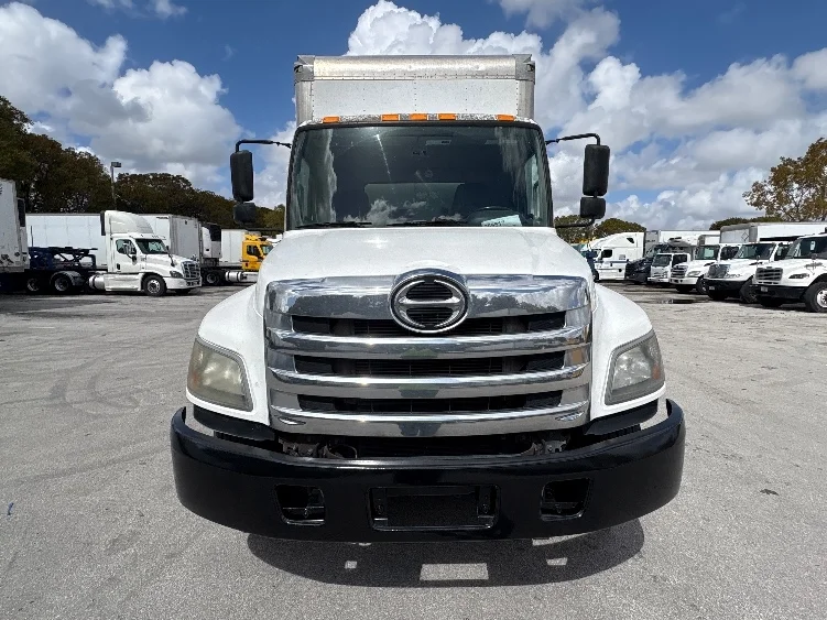 2019 Hino 268 - image 2