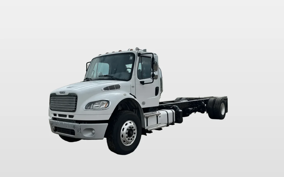 2019 Freightliner M2 106 - image 1
