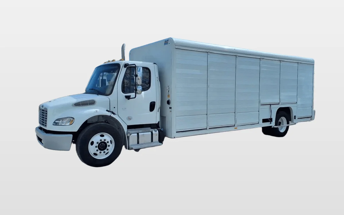 2018 Freightliner M2 106 - image 1
